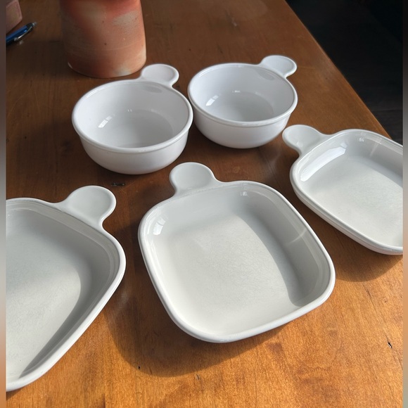Corningware White Ceramic set of 450 ml bowls (2) and 3 plates - Picture 2 of 6